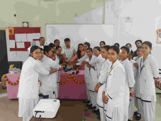 अंतरराष्ट्रीय माहवारी दिवस पर जागरूकता कार्यक्रम, सेमिनार-नुक्कड़ नाटक से किशोरियों को किया गया जागरूक